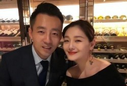 娱乐圈大瓜最新爆料恋情,神秘恋情曝光，当红明星牵手神秘女子！